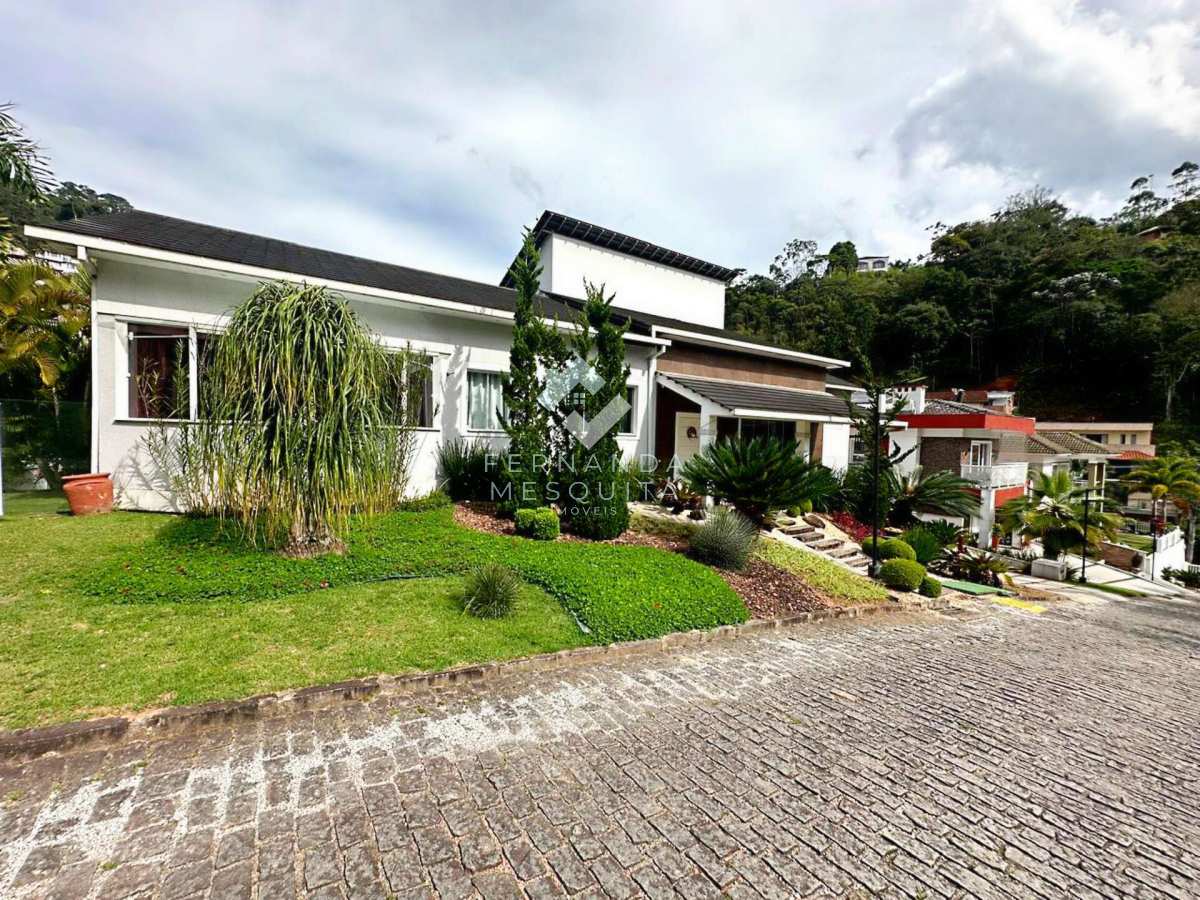 Casa de alto padrão em condomínio nas Pimenteiras em Teresópolis com 4 quartos e 265 m² - Fernanda Mesquita Imóveis em Teresópolis/RJ