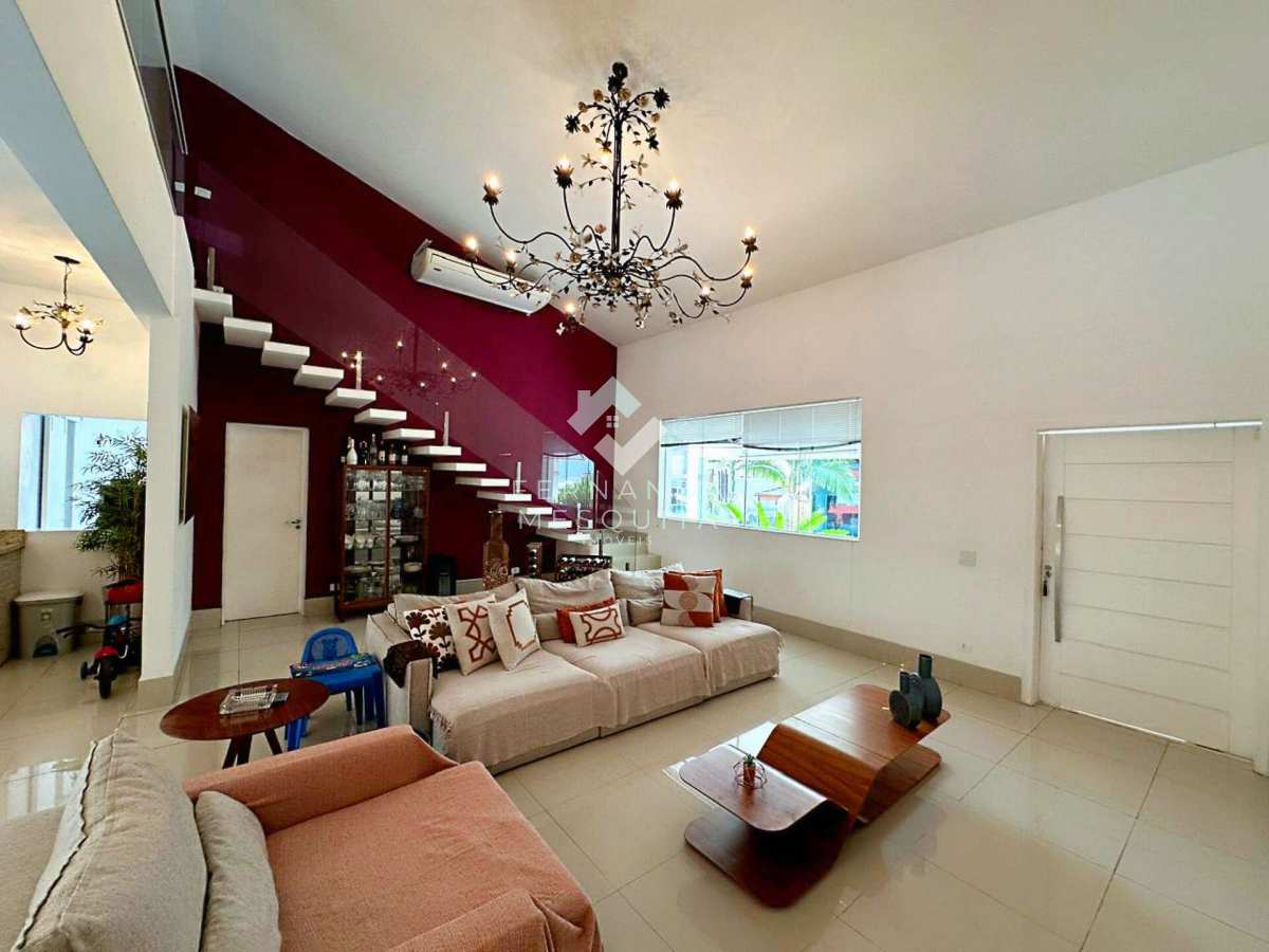  - Casa de alto padrão em condomínio nas Pimenteiras em Teresópolis com 4 quartos e 265 m²