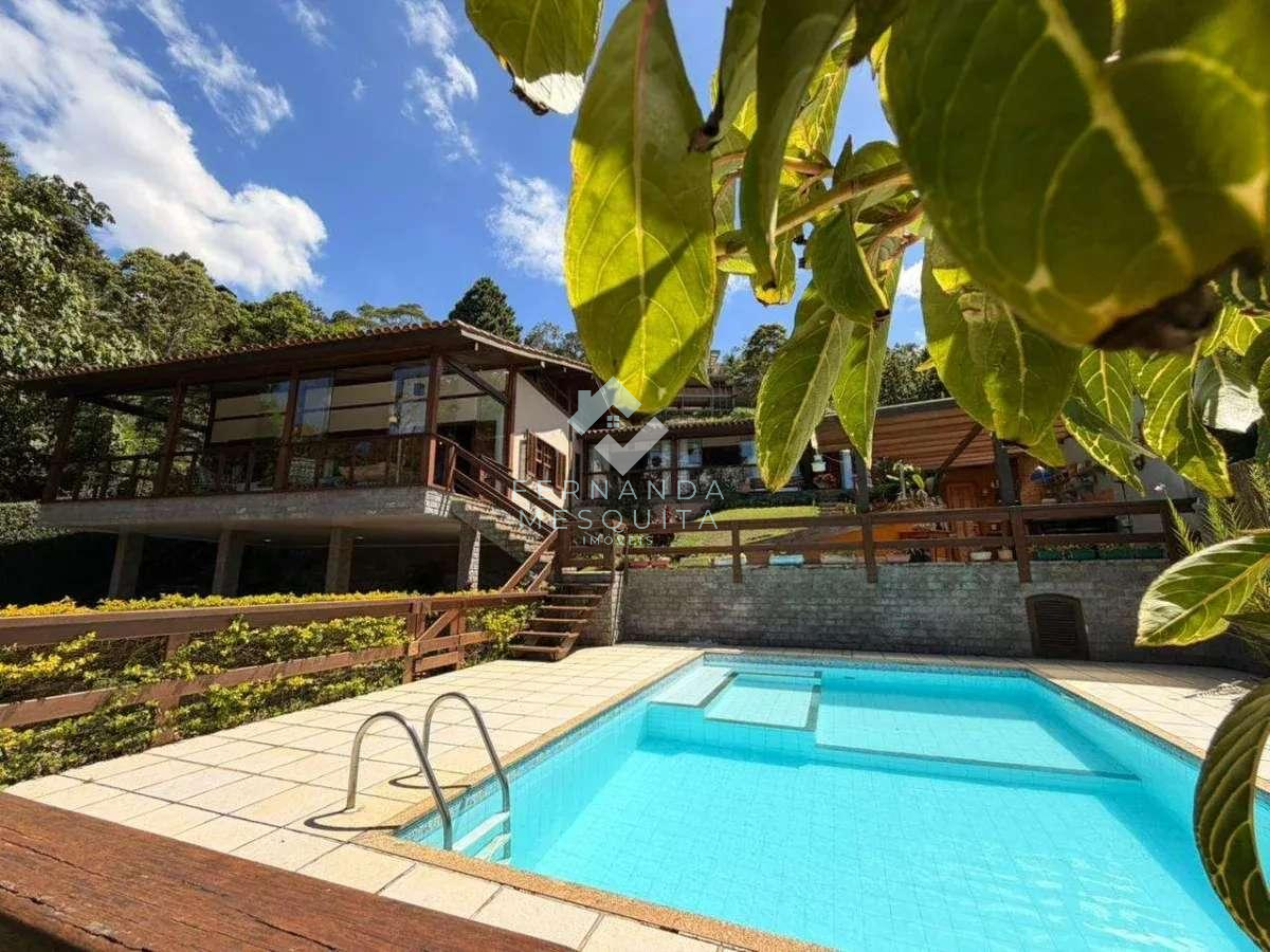  - Casa de Alto Padrão no Condomínio Green Valley à Venda em Teresópolis RJ