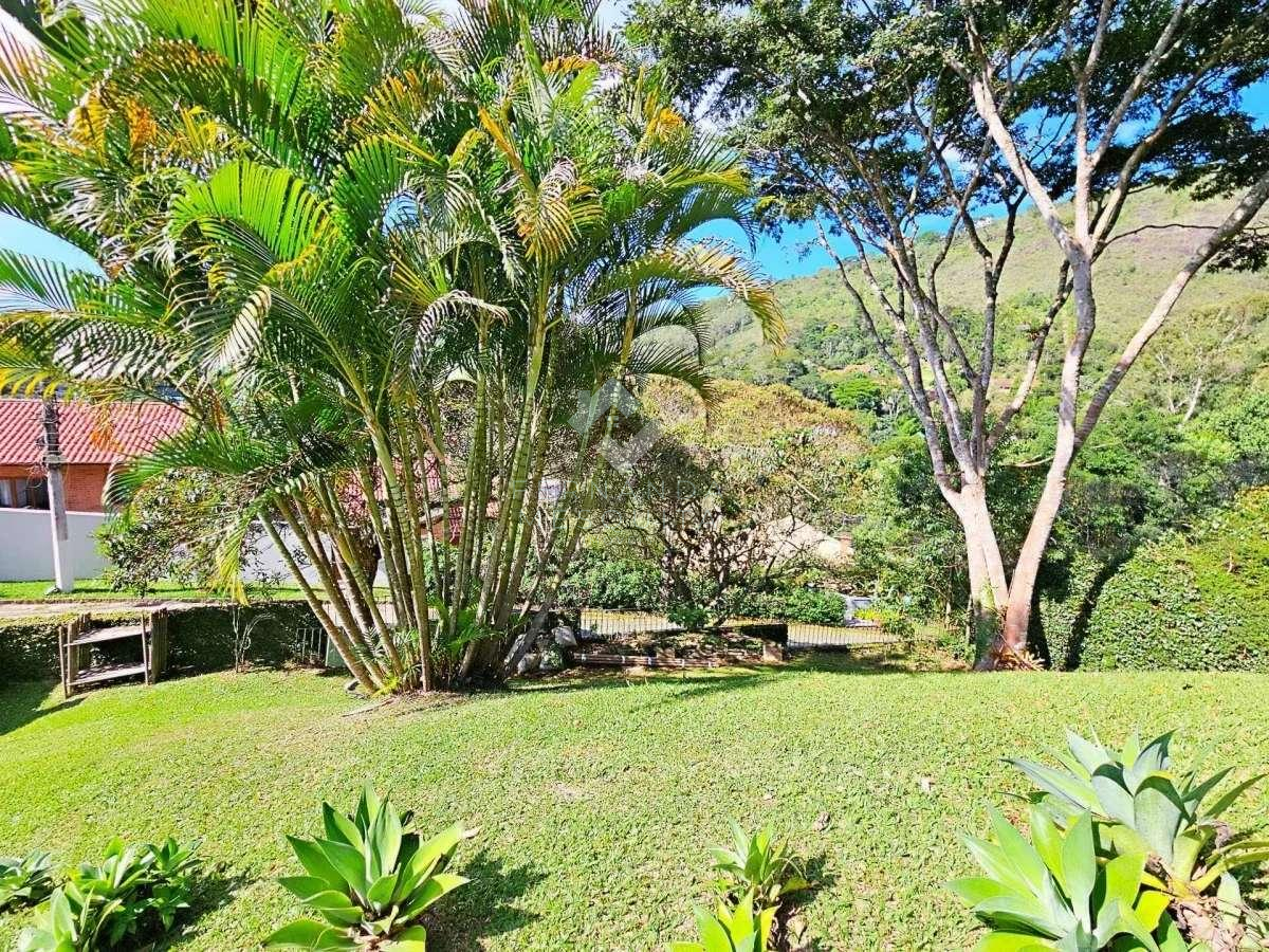  - Casa de Alto Padrão no Condomínio Green Valley com Piscina, Sauna e Casa de Hóspedes