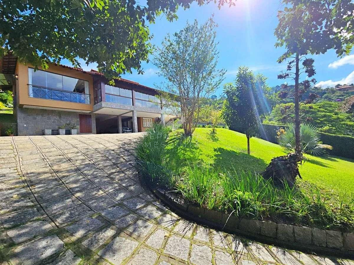  - Casa de Alto Padrão no Condomínio Green Valley com Piscina, Sauna e Casa de Hóspedes