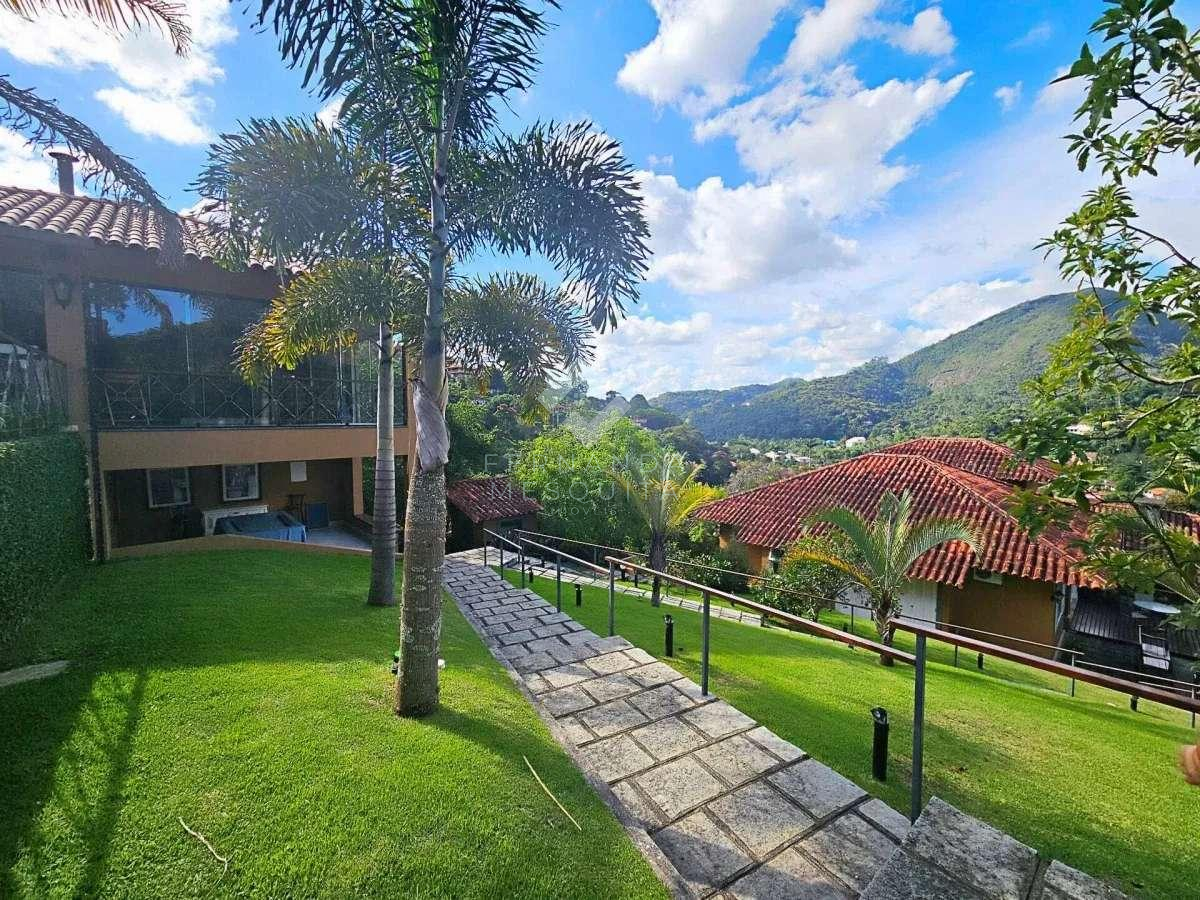  - Casa de Alto Padrão no Condomínio Green Valley com Piscina, Sauna e Casa de Hóspedes