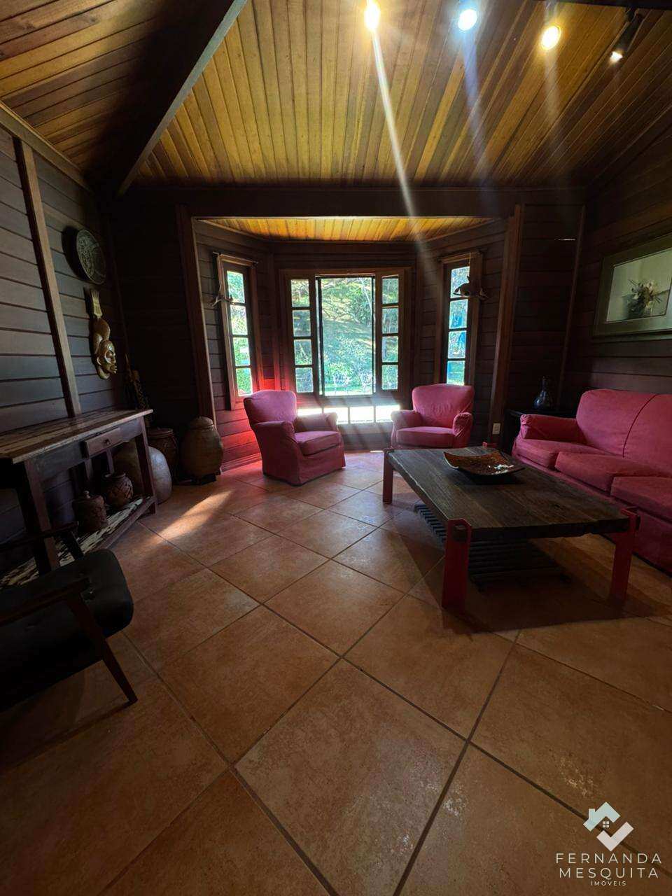  - Casa de Campo com Piscina e Casa de Hóspedes à Venda em Albuquerque, Teresópolis
