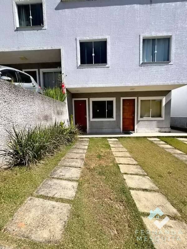 Charmosa Casa em Condomínio Fechado de 58 m² com 2 Quartos, Lavabo, Quintal com Churrasqueira e Vaga – Residencial Village Pinheiros, Jardim Salaco - Fernanda Mesquita Imóveis | Um novo capítulo pede um novo lar. Encontre aqui.