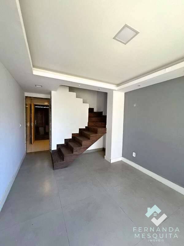  - Charmosa Casa em Condomínio Fechado de 58 m² com 2 Quartos, Lavabo, Quintal com Churrasqueira e Vaga – Residencial Village Pinheiros, Jardim Salaco