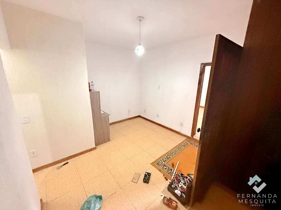  - Casa de Fundos à Venda na Tijuca – 2 Quartos, Garagem e Condições Facilitadas de Pagamento