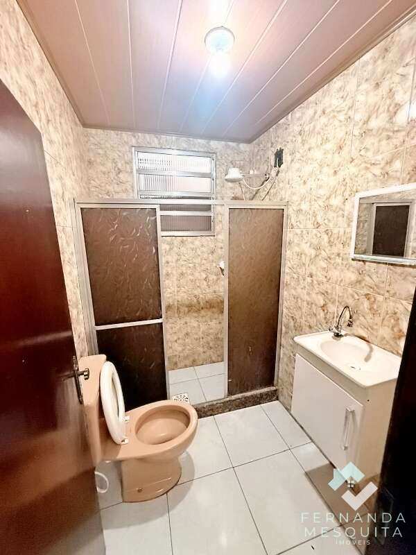  - Casa de Fundos à Venda na Tijuca – 2 Quartos, Garagem e Condições Facilitadas de Pagamento