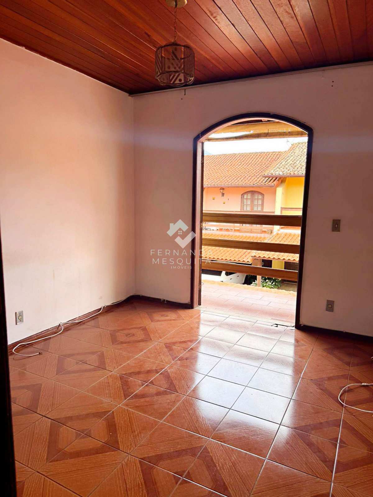  - Casa duplex em condomínio à venda em Teresópolis RJ com 2 quartos e lazer completo