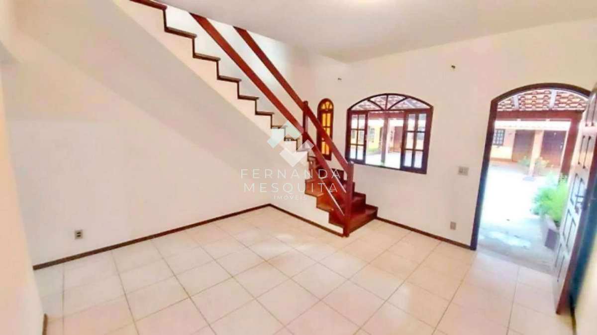  - Casa duplex em condomínio à venda em Teresópolis RJ com 2 quartos e lazer completo