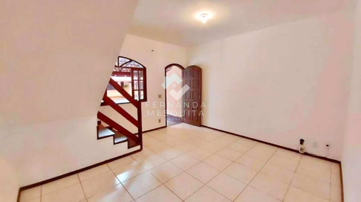  - Casa duplex em condomínio à venda em Teresópolis RJ com 2 quartos e lazer completo