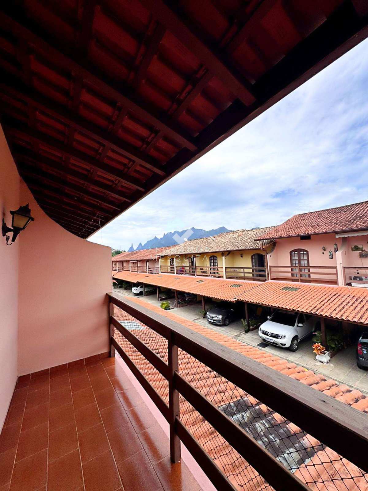 Casa duplex em condomínio à venda em Teresópolis RJ com 2 quartos e lazer completo - Fernanda Mesquita Imóveis em Teresópolis/RJ