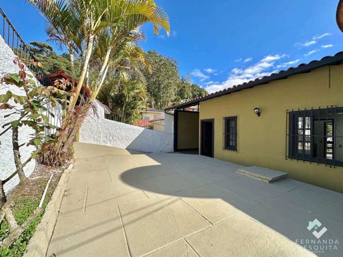 Casa Duplex Fora de Condomínio com Quintal em Pimenteiras - Fernanda Mesquita Imóveis | Um novo capítulo pede um novo lar. Encontre aqui.
