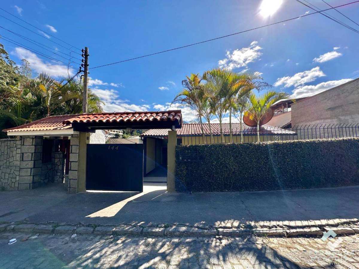  - Casa Duplex Fora de Condomínio com Quintal em Pimenteiras