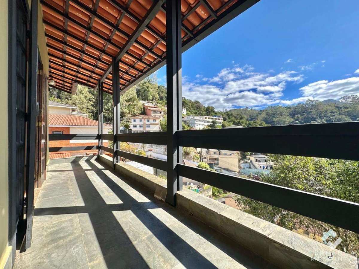  - Casa Duplex Fora de Condomínio com Quintal em Pimenteiras