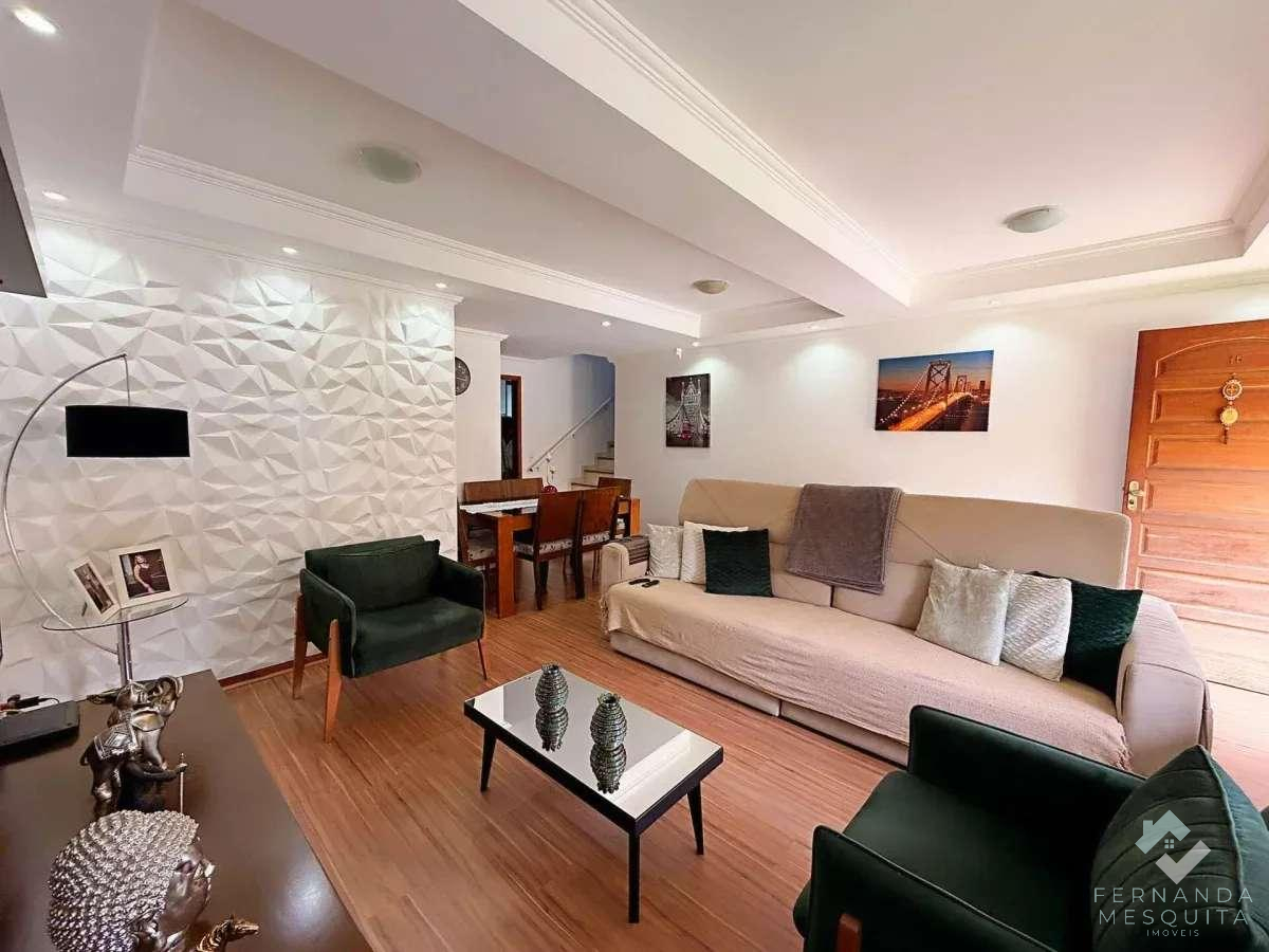 Casa em Condomínio à Venda em Araras Teresópolis RJ com 3 Quartos e Lazer Completo - Fernanda Mesquita Imóveis | Um novo capítulo pede um novo lar. Encontre aqui.