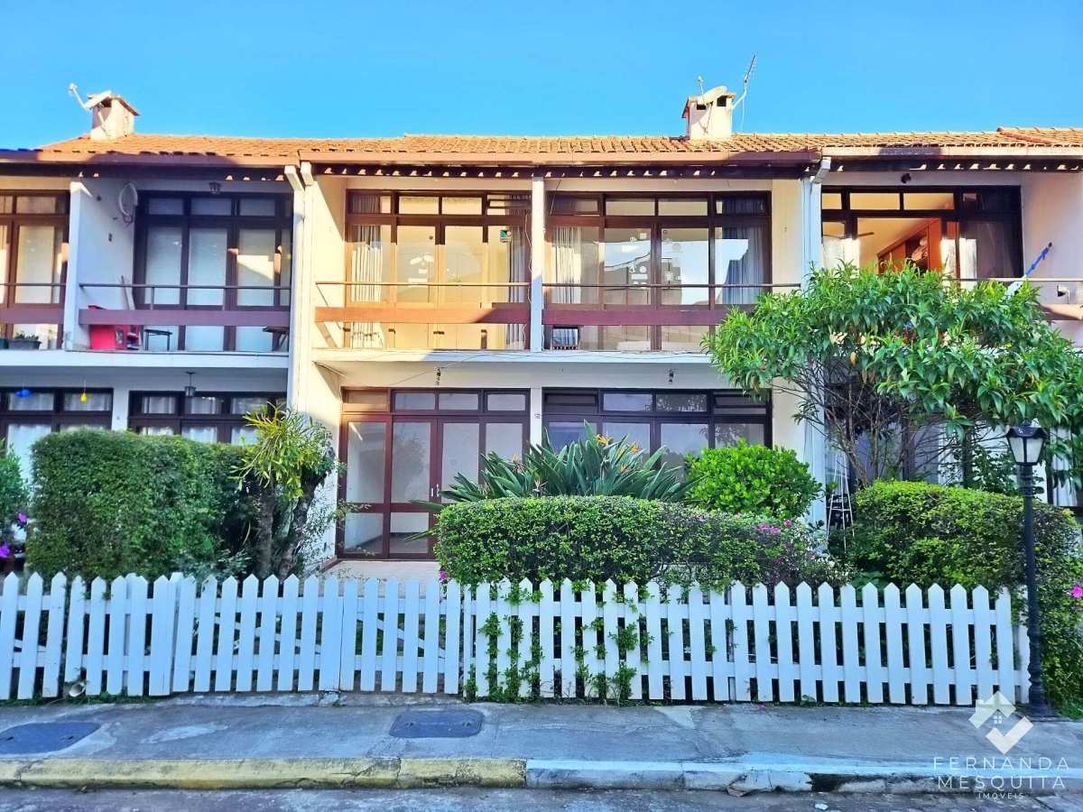 Casa em Condomínio no Alto, Teresópolis: 4 Quartos, 2 Suítes e Lazer Completo no Condomínio Chamonix - Fernanda Mesquita Imóveis | Um novo capítulo pede um novo lar. Encontre aqui.