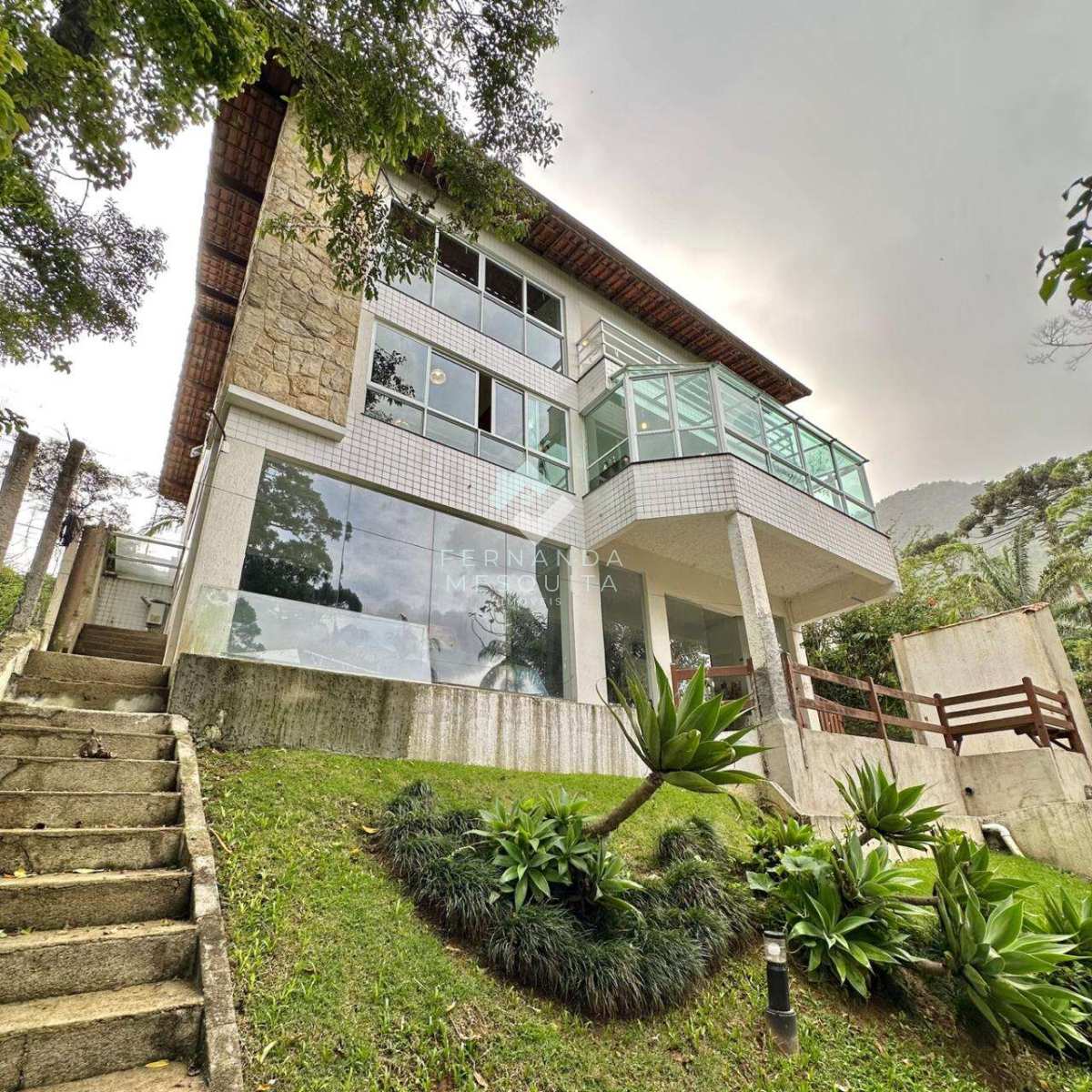 Casa de condomínio à venda com 5 quartos, 322m² - Carlos Guinle,