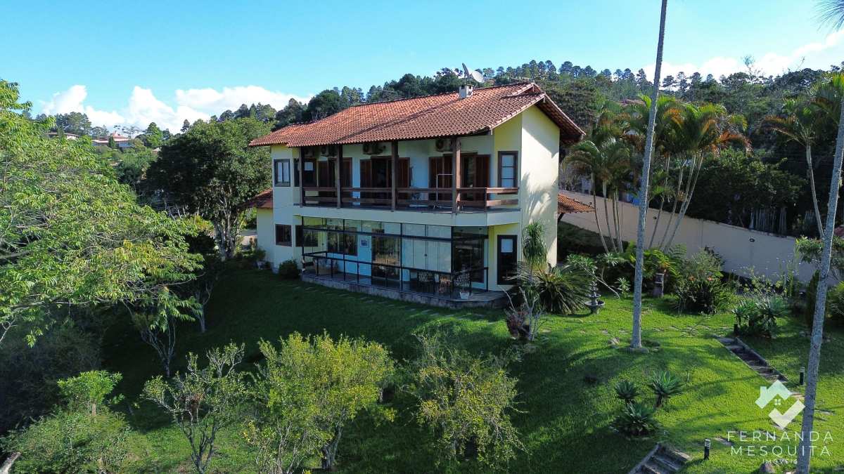 Casa em Condomínio no Green Valley Teresópolis com 4 Quartos, Vista Panorâmica e Terreno 2.260m² - Fernanda Mesquita Imóveis | Um novo capítulo pede um novo lar. Encontre aqui.