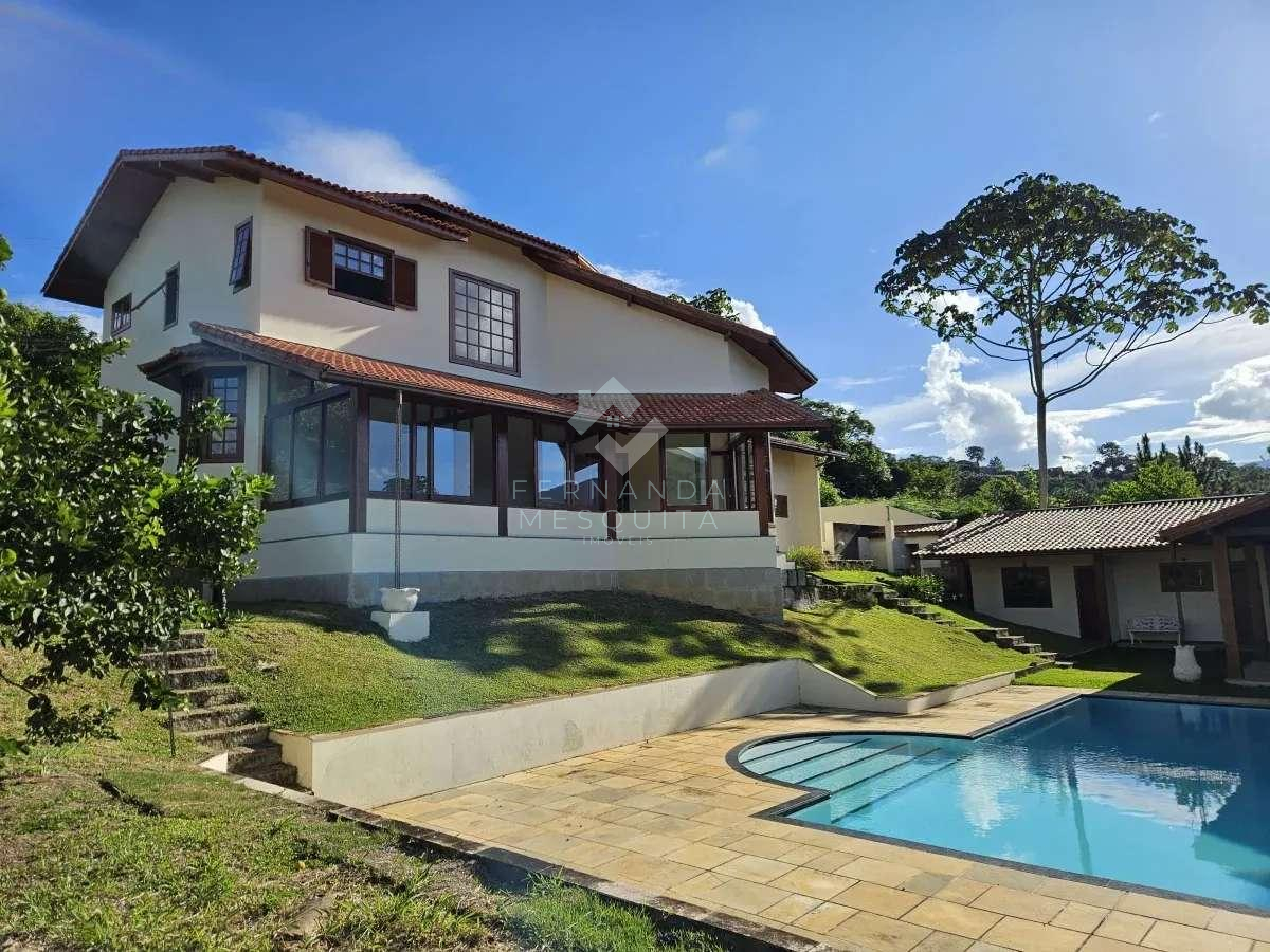 Casa Espetacular no Condomínio Green Valley com Vista Indevassável, Piscina e Área de Lazer Completa – Albuquerque, Teresópolis/RJ - Fernanda Mesquita Imóveis | Um novo capítulo pede um novo lar. Encontre aqui.