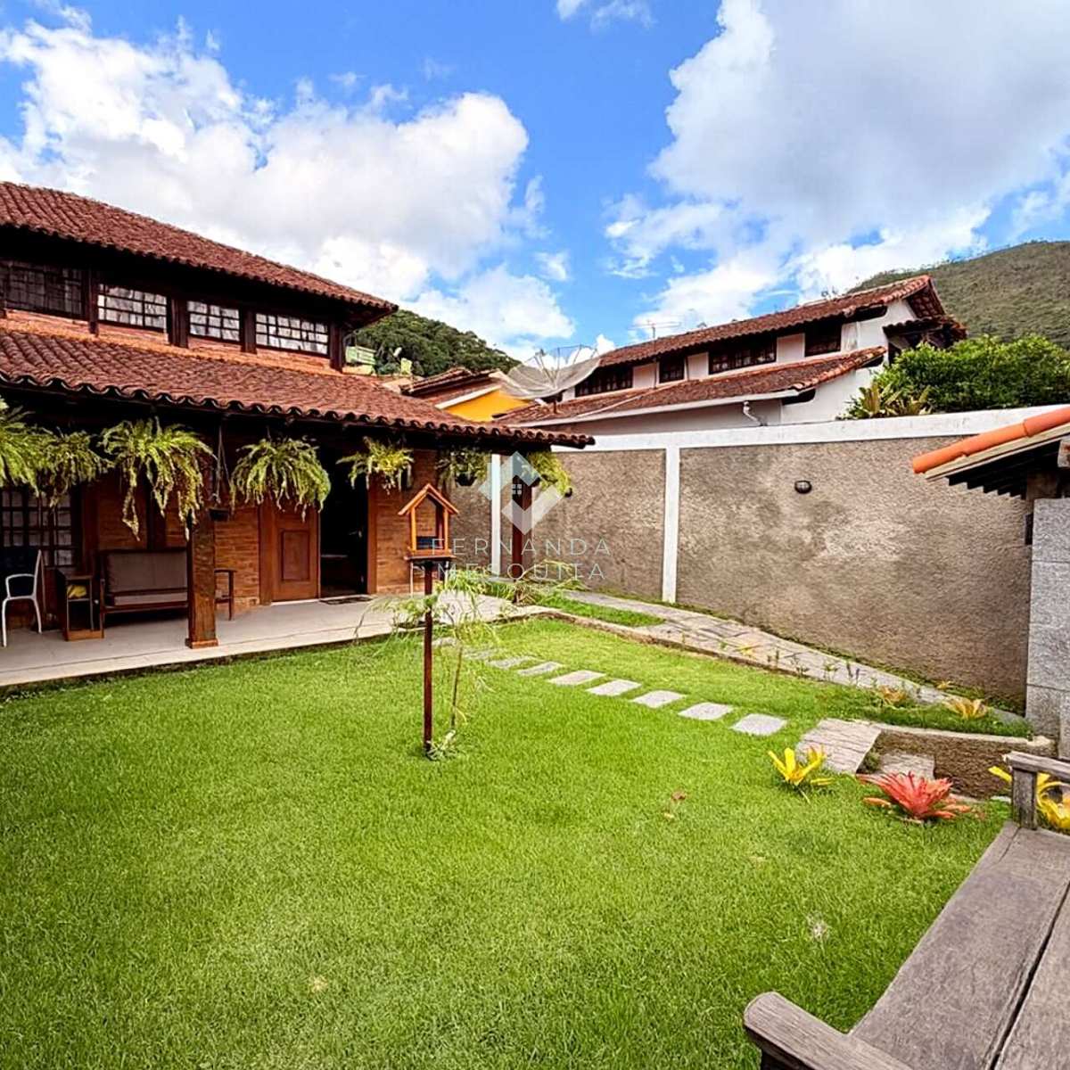  - Casa Independente com Apartamentos Anexos à Venda na Tijuca em Teresópolis