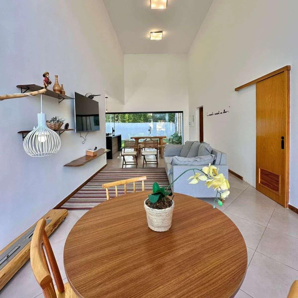  - Casa linear à venda em condomínio com lazer completo em Vargem Grande, Teresópolis RJ