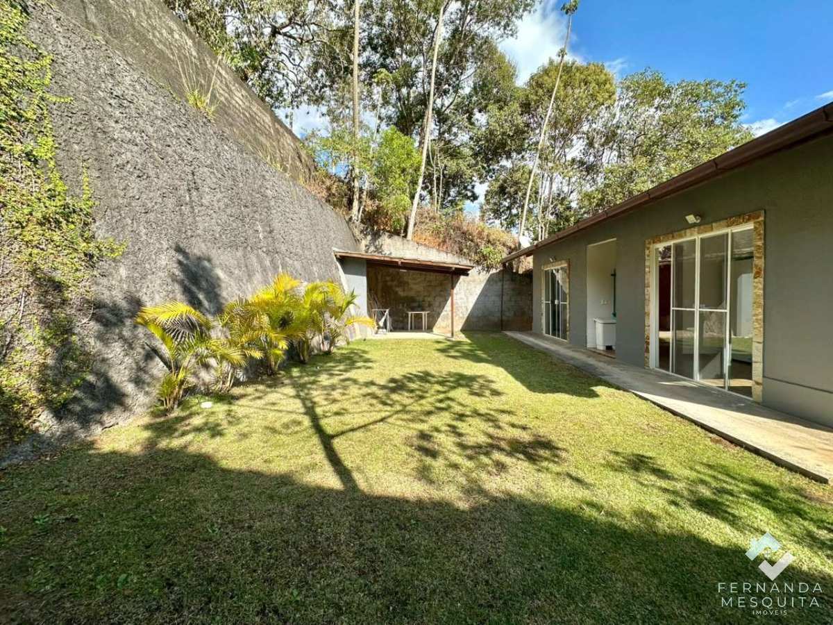  - Casa Linear à Venda em Condomínio Fechado com Lazer Completo em Vargem Grande, Teresópolis/RJ