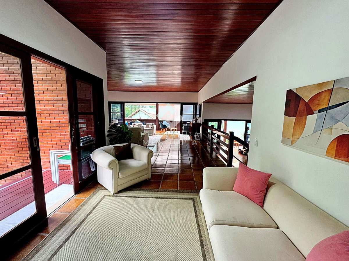  - Casa Linear com Estúdio Independente, Solário e Lazer Privativo na Granja Guarani – Teresópolis/RJ