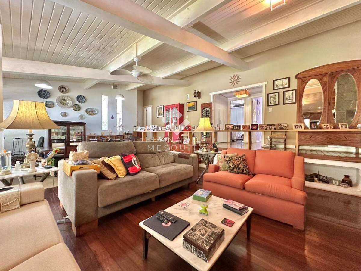  - Casa Térrea à Venda em Teresópolis RJ no Albuquerque com Piscina, 4 Quartos e 269m²