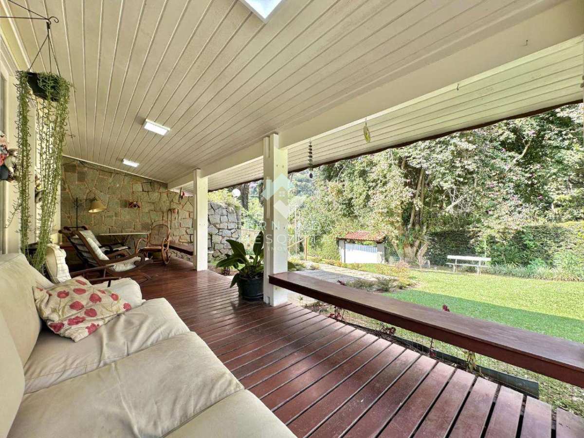  - Casa Térrea à Venda em Teresópolis RJ no Albuquerque com Piscina, 4 Quartos e 269m²