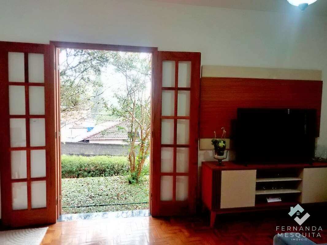  - Casa Linear com Terreno de 1.200m² à Venda no Meudon em Teresópolis RJ