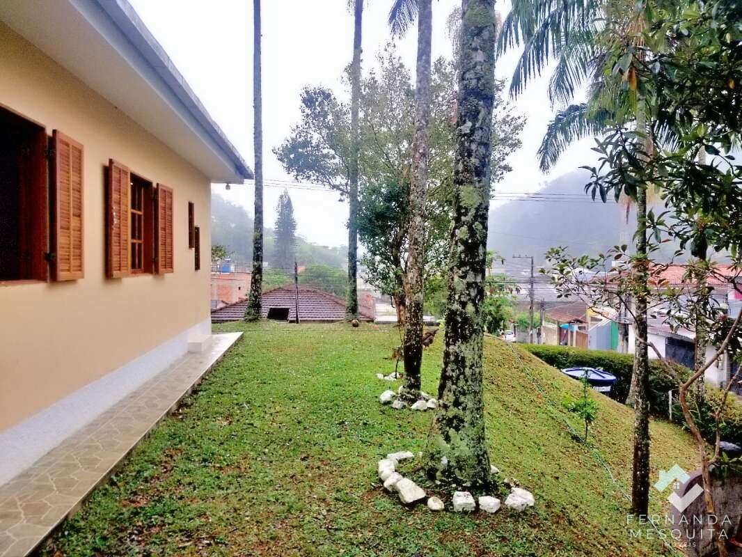  - Casa Linear com Terreno de 1.200m² à Venda no Meudon em Teresópolis RJ