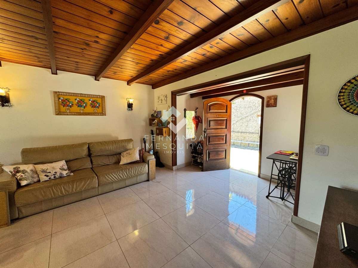  - Casa Linear Aconchegante com Vista – Um Refúgio Cercado pela Natureza