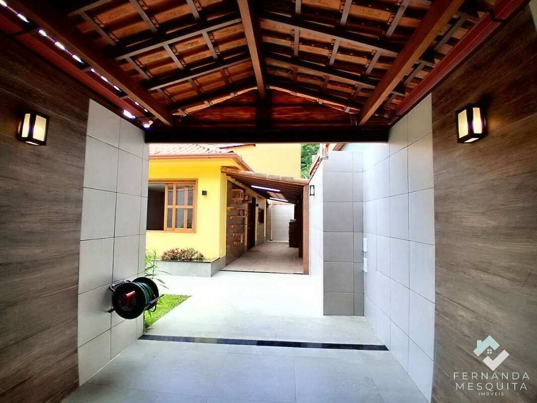  - Casa Linear em Terreno Plano com 2 Quartos (1 Suíte) à Venda em Agriões, Teresópolis