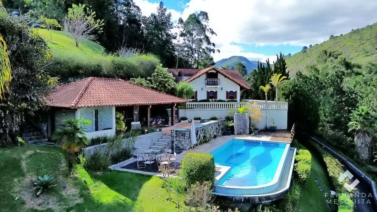 Casa de Luxo à Venda no Green Valley Teresópolis com Piscina Aquecida e 6 Quartos - Fernanda Mesquita Imóveis | Um novo capítulo pede um novo lar. Encontre aqui.