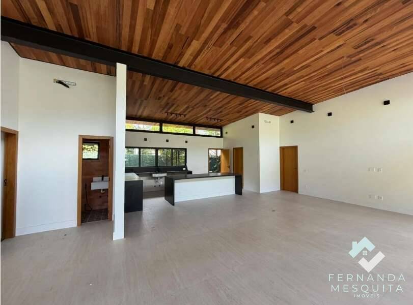  - Casa Nova e Moderna de Alto Padrão com 4 Suítes, Piscina Aquecida, Vista para o Lago e Terreno Plano de 1.260m² - Itaipava, Petrópolis/RJ