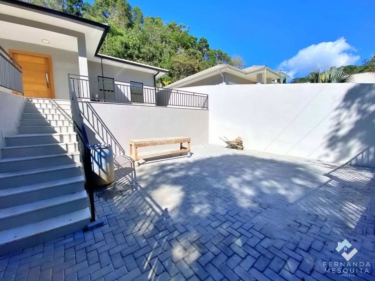  - Casa Nova para Locação em Quebra Frascos Teresópolis | 4 Quartos e Quintal