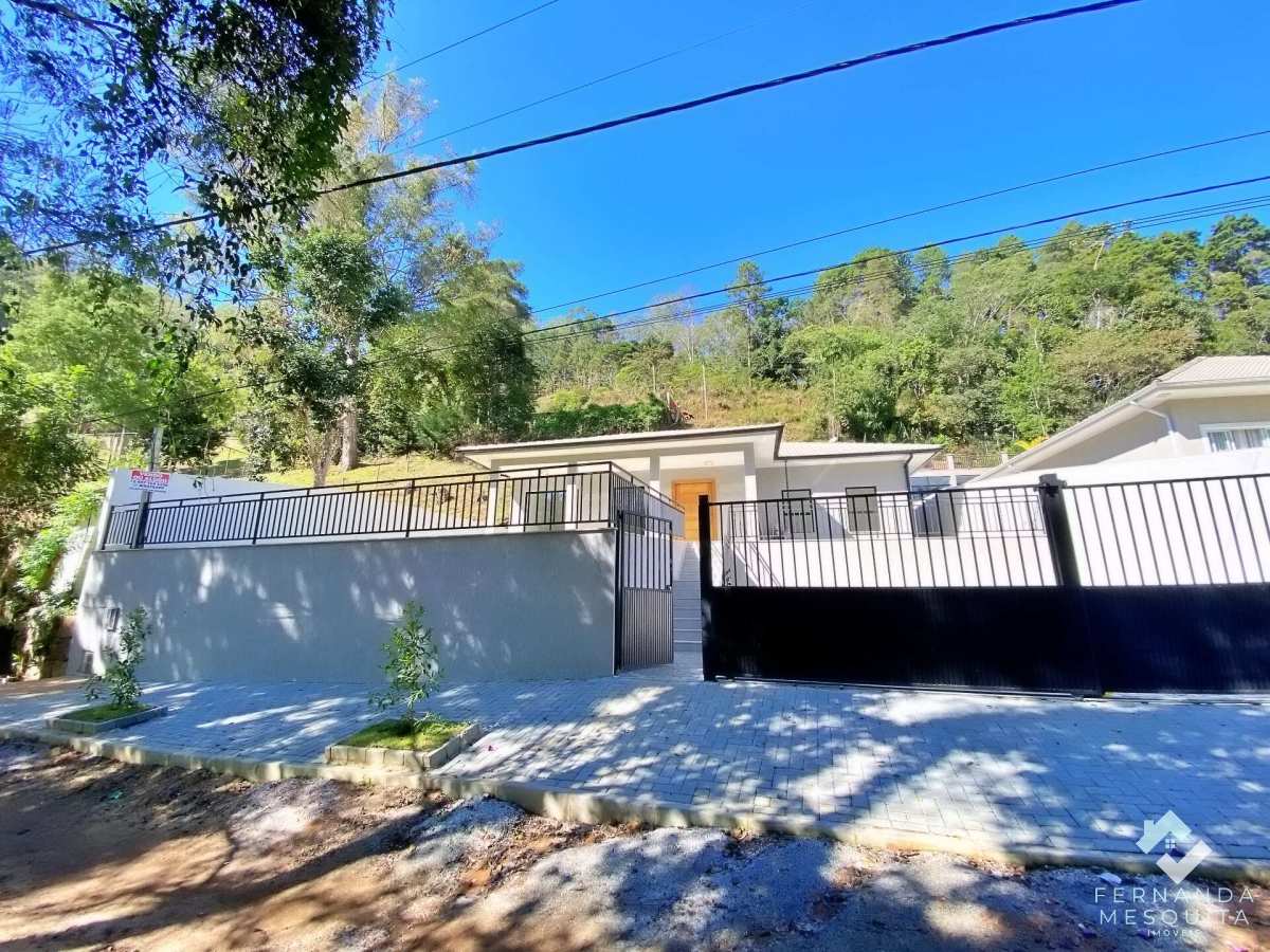  - Casa Nova para Locação em Quebra Frascos Teresópolis | 4 Quartos e Quintal