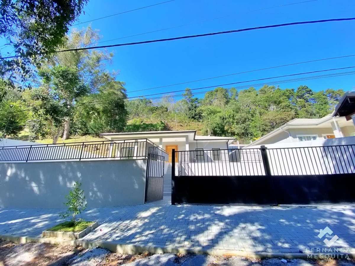  - Casa Nova para Locação em Quebra Frascos Teresópolis | 4 Quartos e Quintal