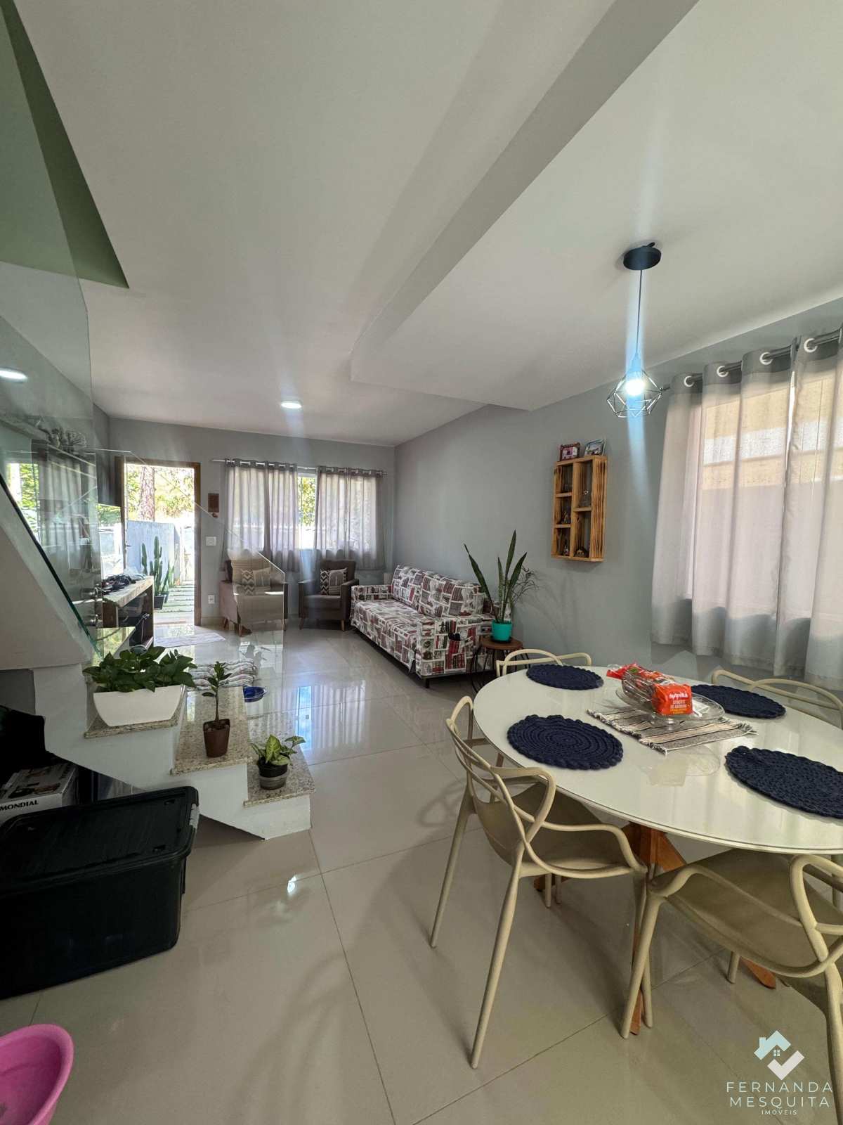Casa para Alugar no Vale Feliz, Albuquerque | 2 Quartos (1 Suíte) com Quintal - Fernanda Mesquita Imóveis | Um novo capítulo pede um novo lar. Encontre aqui.