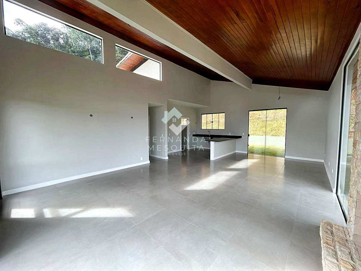  - Casa recém-construída com vista privilegiada para o verde em Teresópolis