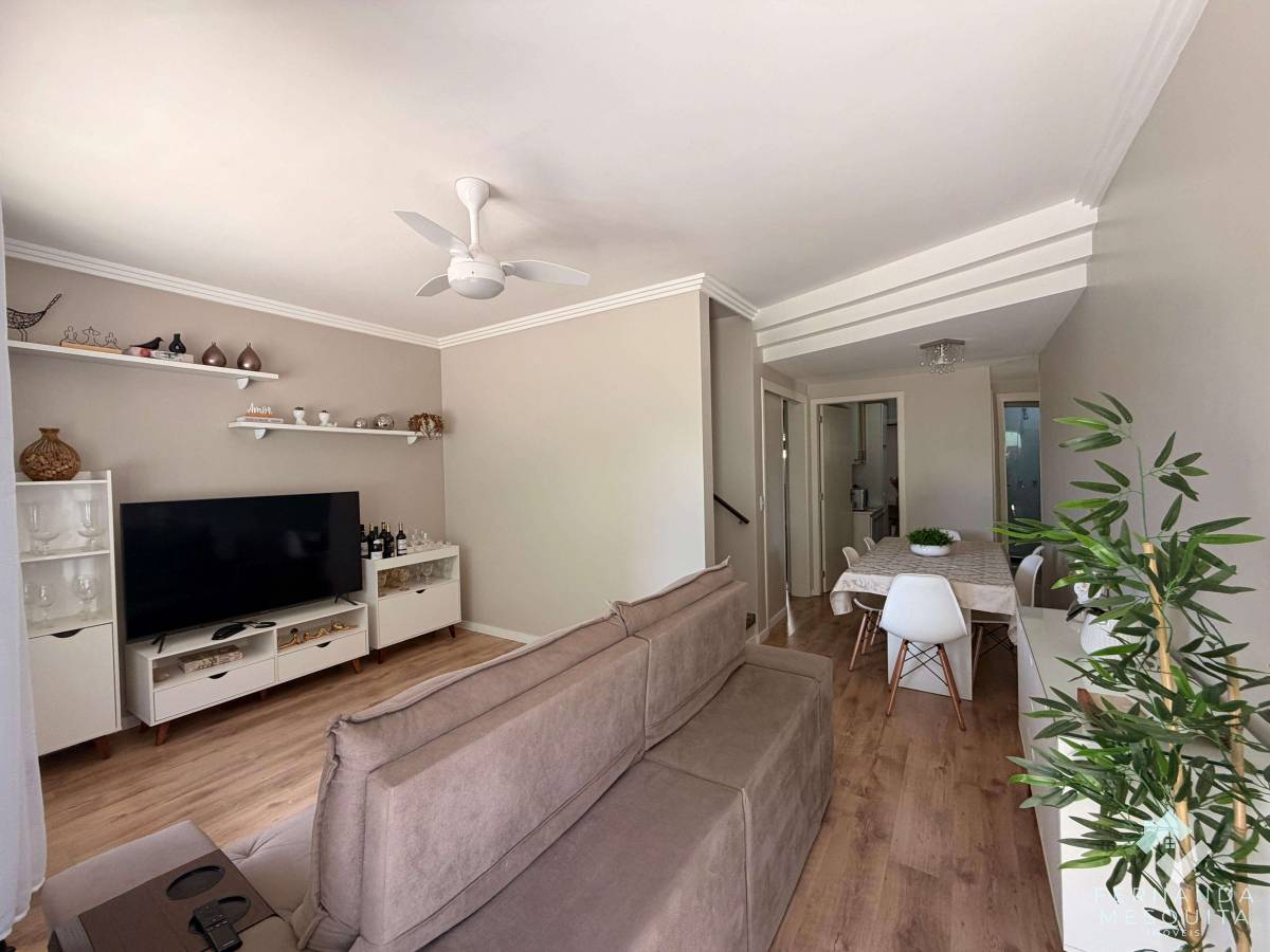  - Casa Triplex 4 Qts (3 Suítes) no Taumaturgo - Venda/Locação