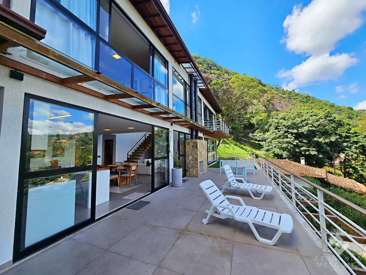  - Casa Triplex Alto Padrão à Venda em Itaipava RJ com Piscina e Vista para Montanhas no Condomínio Sítio Guararema