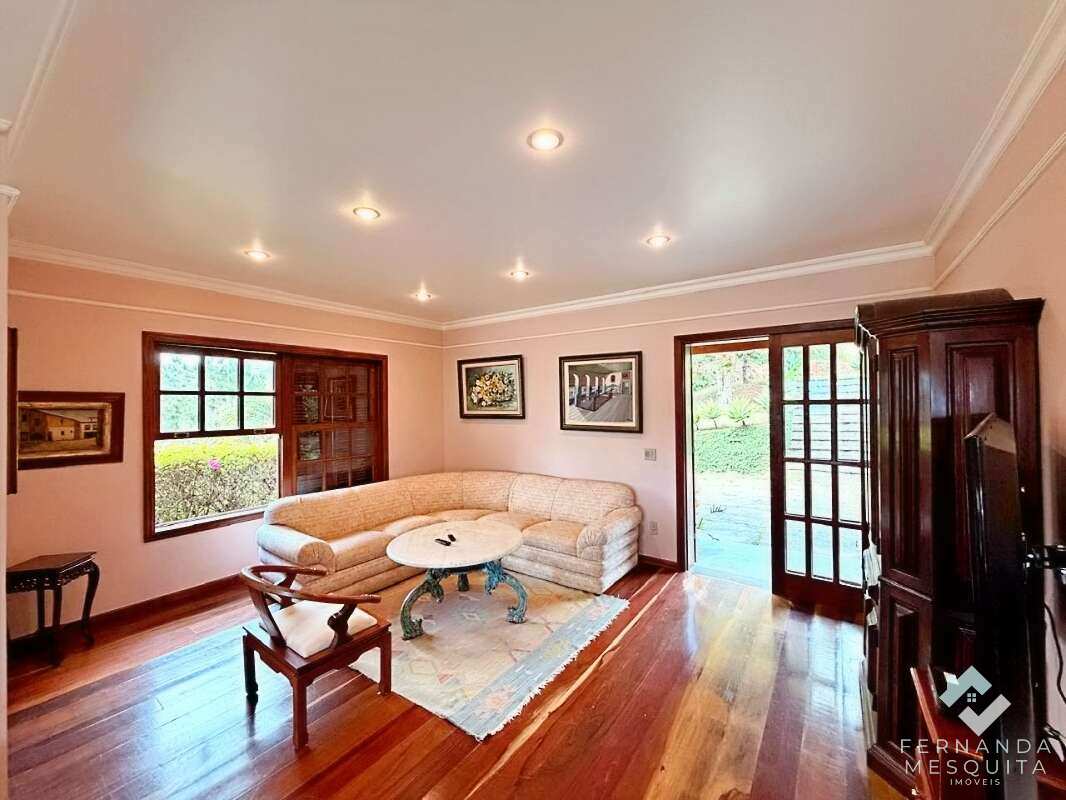  - Casa à Venda no Green Valley: 5 Quartos, Piscina e Vista Panorâmica