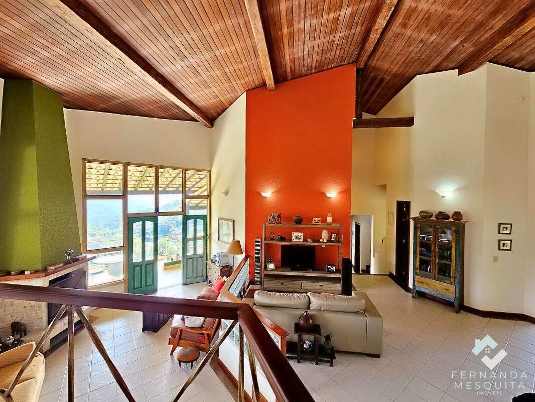  - Casa à Venda no Green Valley Teresópolis com 4 Quartos e Vista para as Montanhas