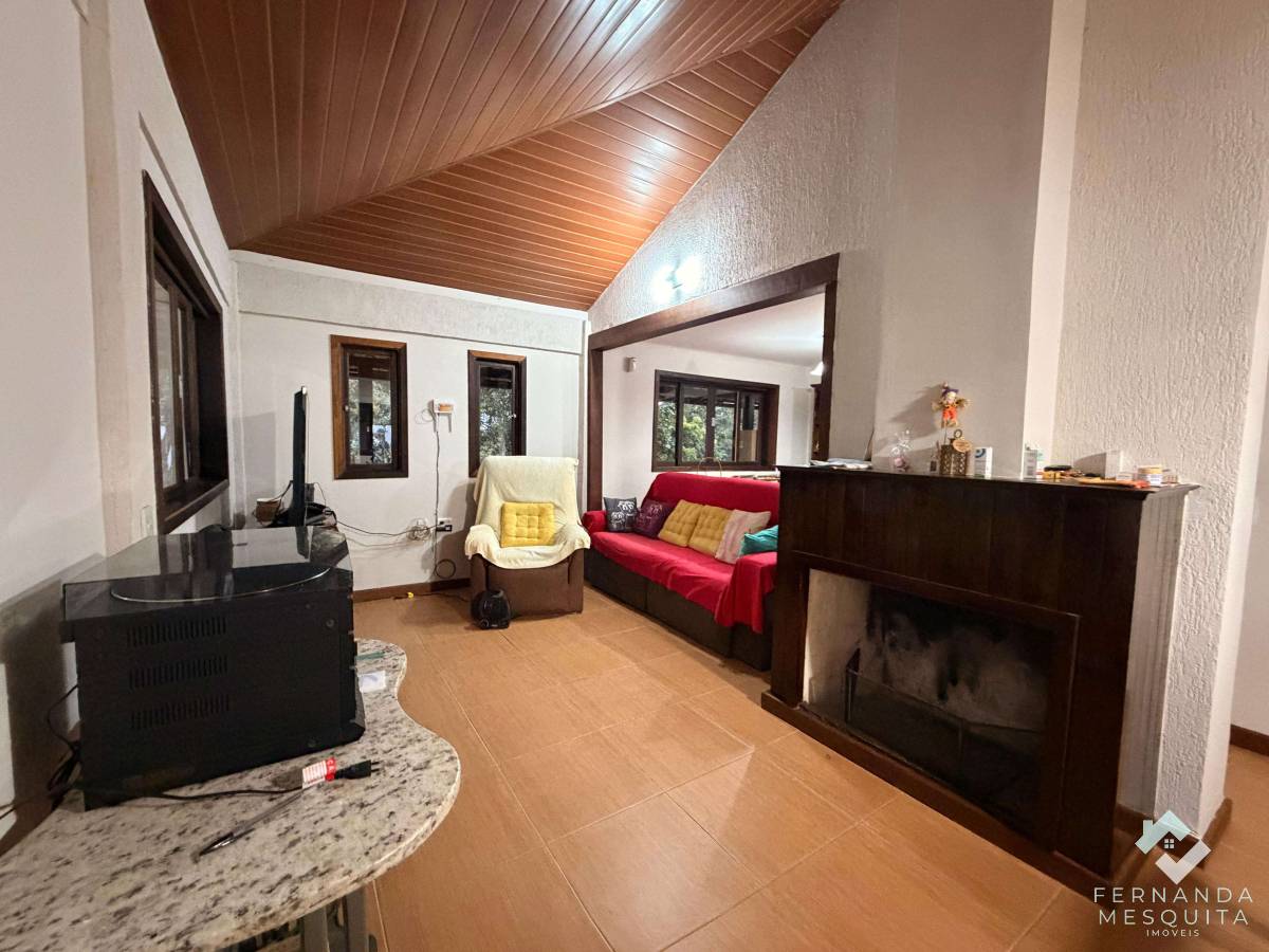  - Chácara de 1.232 m² com Casa de Alto Padrão, Lareira, Espaço Gourmet e Água Própria – Fazenda Inglesa (Miramato), Petrópolis/RJ