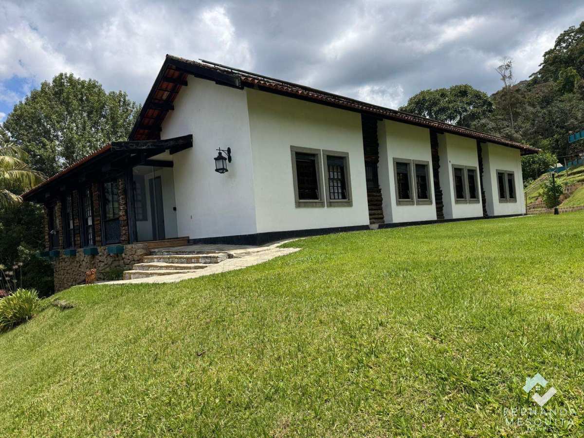  - Chácara de Alto Padrão à Venda em Albuquerque Teresópolis com 10 Dormitórios, Piscina e 2.500 m² Construídos