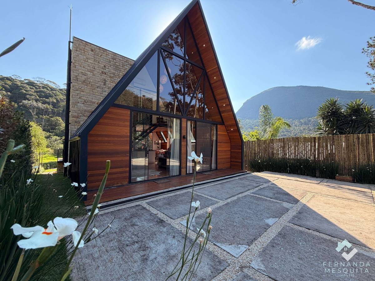 Chalé à venda com 3 quartos, 140m² - Fazenda Alpina,