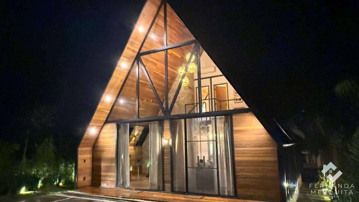 Chalé à venda com 3 quartos, 140m² - Fazenda Alpina,