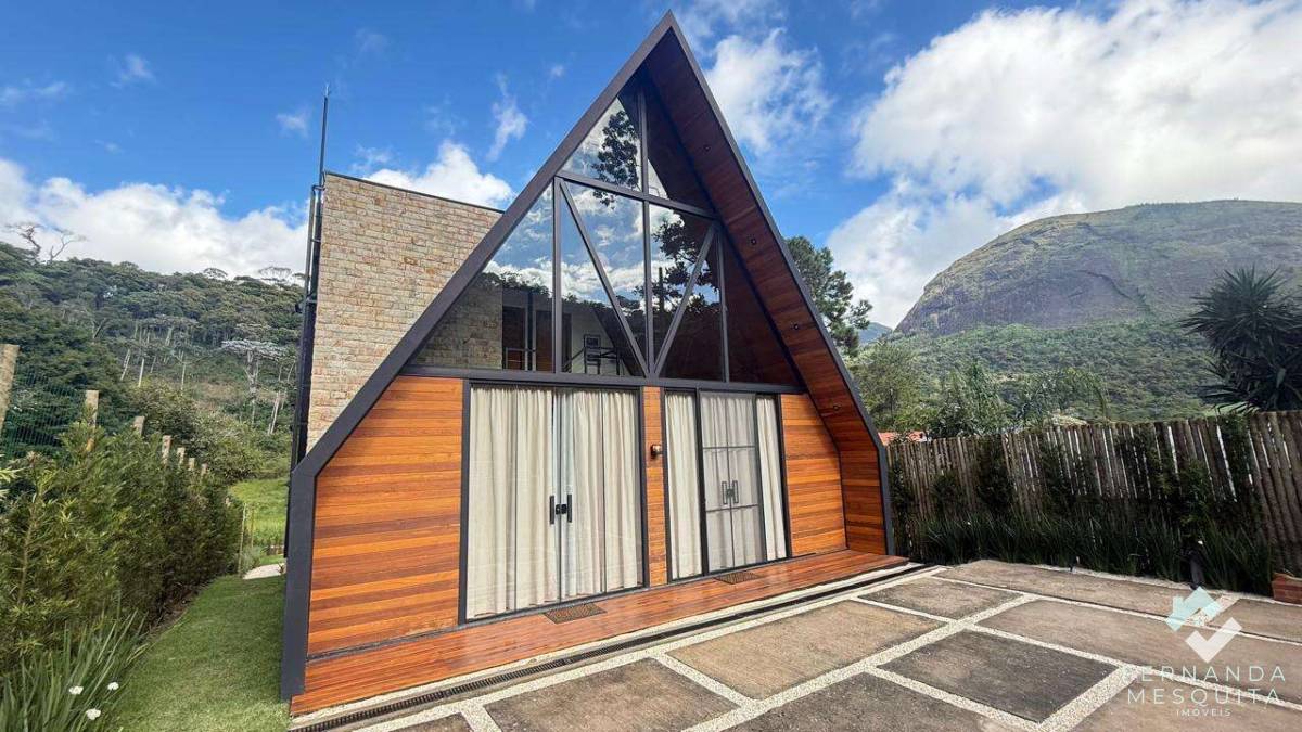 Chalé à venda com 3 quartos, 140m² - Fazenda Alpina,