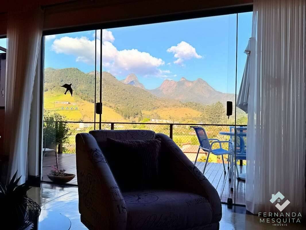  - Charmosa Casa em Condomínio com Vista Panorâmica para a Mulher de Pedra, Deck Privativo e Lazer Completo – Vargem Grande (Próximo ao Le Canton)